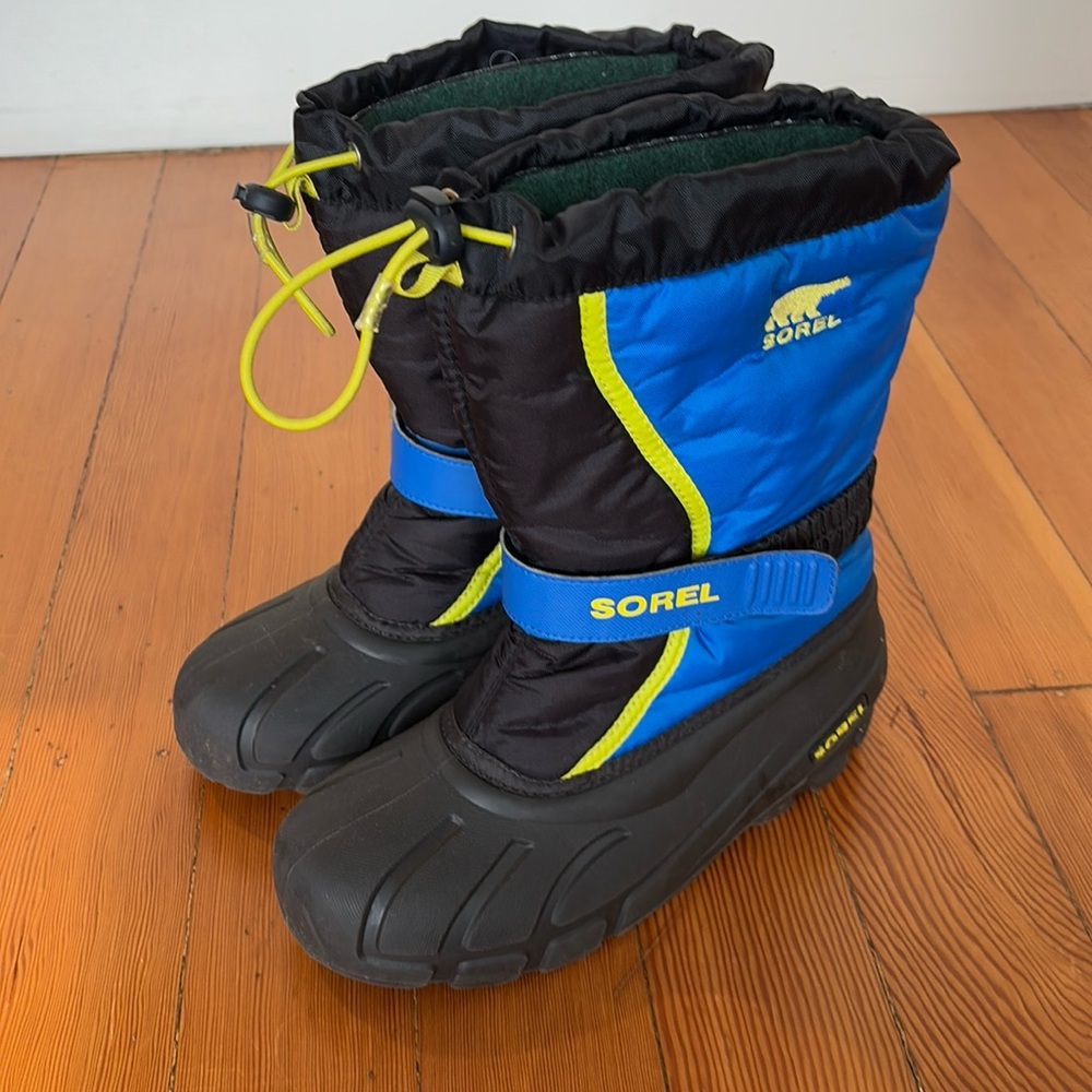 Sorel unisex size 5 kids snow boots